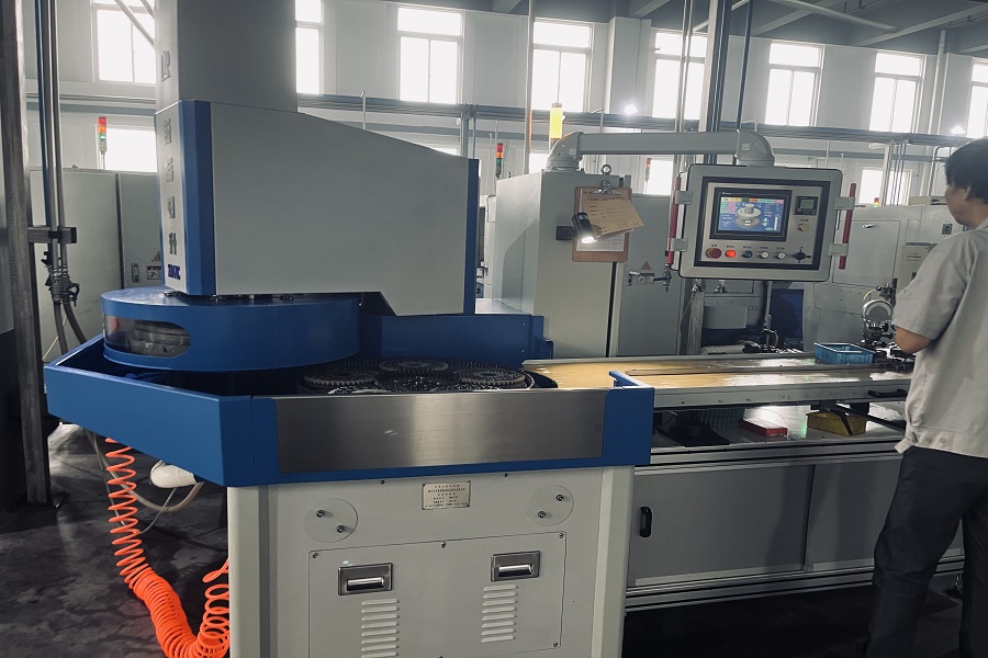 Nové vybavenie FTM: obojstranná brúska